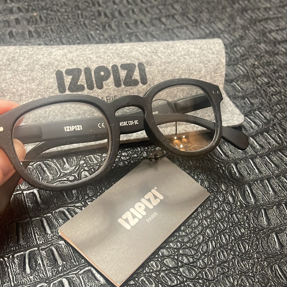 Izipizi Black Reading Glasses 1+ Unisex